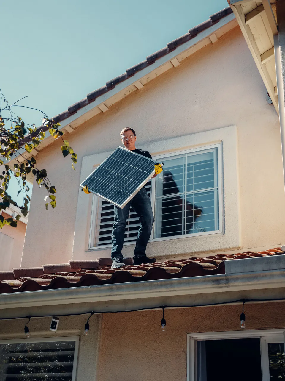 Rooftop solar panel array